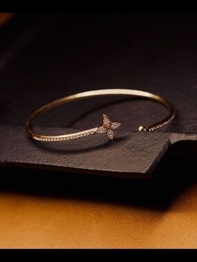 Louis Vuitton 18K Yellow Gold Diamond Monogram Flower Open Cuff Bracelet